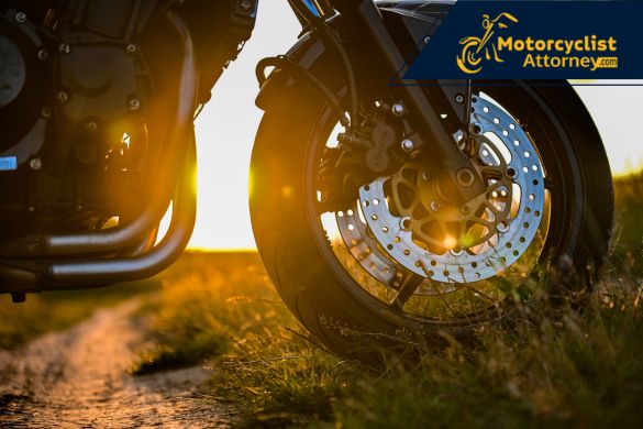 colisión entre la motocicleta y el camión en Visalia